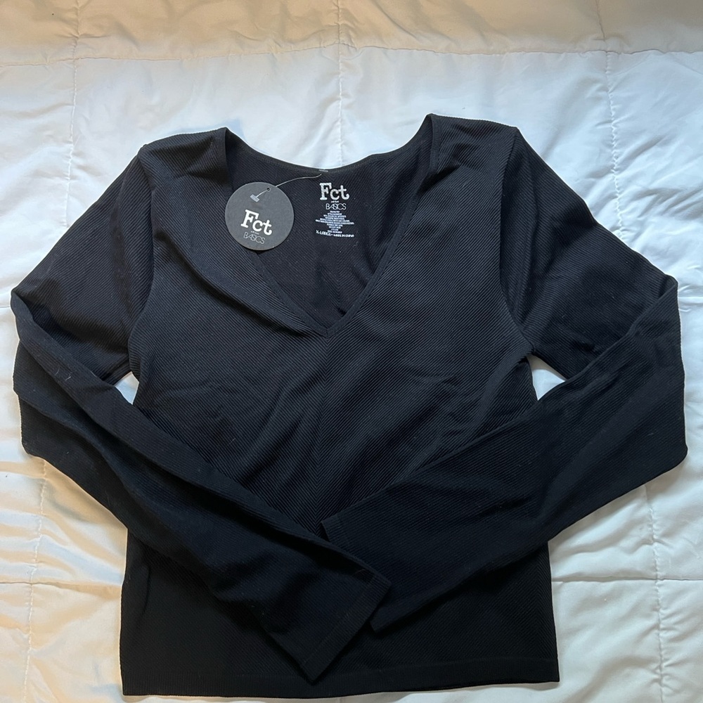 Black V neck stretchy top